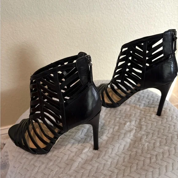 Gianni Bini Patent Leather Cage Sandals, size 7.5 - Picture 2 of 6